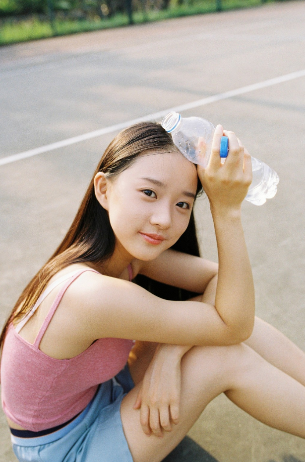 十九岁的文艺女美院小学妹，一骚起来真是叫人受不了~，